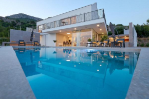 Design Villa Clavis-Brand new villa with a view
